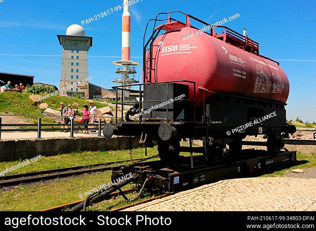 17 June 2021, Saxony-Anhalt, Schierke: A water tank of the Harzer Schmalspurbahn with 20000 liters of filling capacity, stands at the station Brocken ready for...