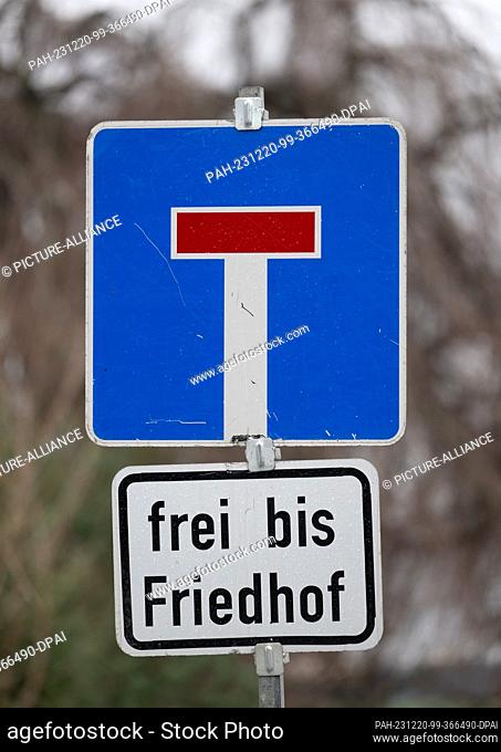 PRODUCTION - 20 December 2023, Saxony, Großröhrsdorf: There is a ""dead end"" traffic sign and an additional ""free to cemetery"" sign on the road to the ruins...