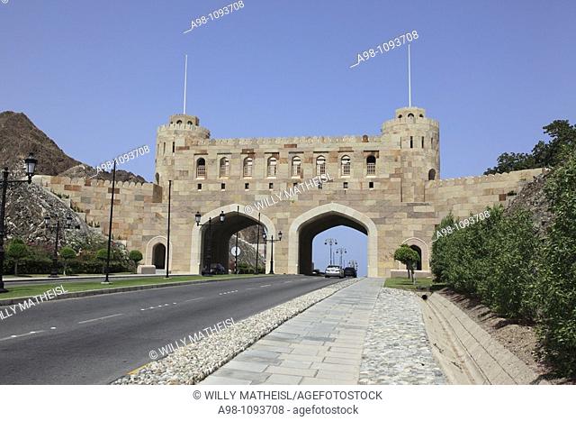 Fortified Gates at the old city wallto the old city of Muscat, Sultanate of Oman, Asia