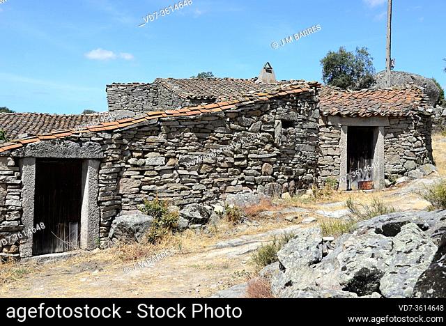 Fornillos de Fermoselle, Villar del Buey municipality. Traditional architecture. Zamora province, Castilla y Leon, Spain
