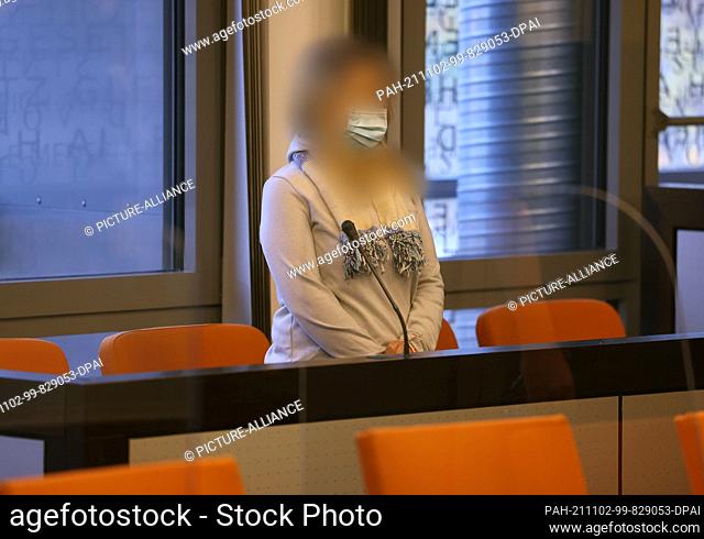 02 November 2021, North Rhine-Westphalia, Wuppertal: The defendant is standing trial in the regional court. The Solingen woman is alleged to have drugged and...