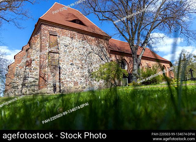 02 May 2022, Mecklenburg-Western Pomerania, Pinnow: A new organ is being built in the 14th century village church by a specialist company from Dresden