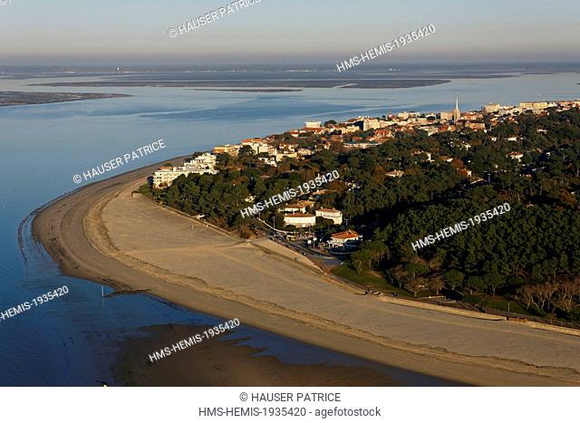 France, Gironde, Bassin d'Arcachon, Arcachon (aerial view)