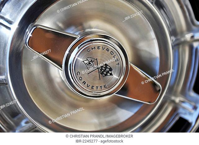 Logo of a Chevrolet Corvette on the central locking of the wheels