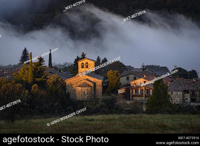 Tavertet village, surrounded by fog, in a winter sunrise (Collsacabra, Catalonia, Spain). ESP: Tavertet, con nieblas, al amanecer (Collsacabra, Cataluña