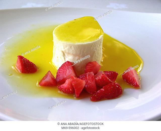 Mousse of tangerines with strawberries