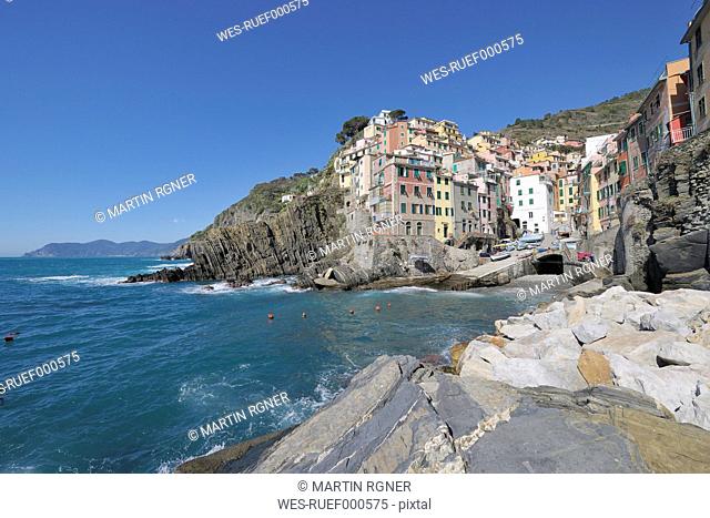 Italy, Cinque Terre, La Spezia Province, Riomaggiore, Liguria, View of harbour with traditional fishing village