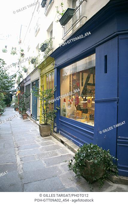 tourism, France, paris 3rd arrondissement, passage de l'ancre between boulevard de sebastopol and rue de turbigo, colored stores Photo Gilles Targat