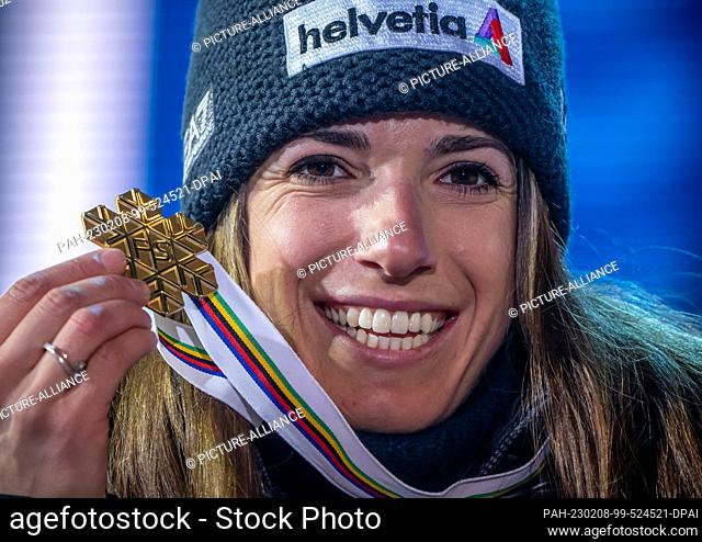 08 February 2023, France, Courchevel: Alpine Skiing: World Championship, Super G, Women: Marta Bassino, Italy, with the gold medal at the award ceremony