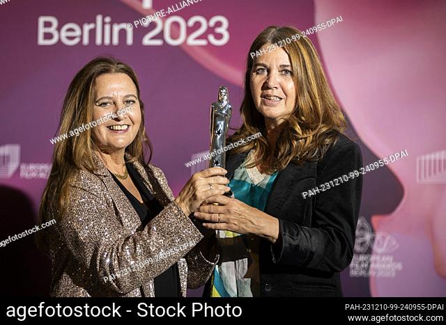 09 December 2023, Berlin: Ana López-Puigcerver and Belén López-Puigcerver, winners of ""European Make-up & Hair"", present their award for the film ""Society of...