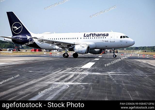 06 June 2023, Hamburg: Lufthansa's Airbus A319-100 ""Marburg"" lands at Hamburg Airport while the second runway is closed for renewal work