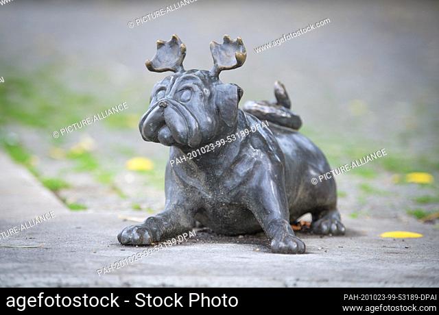 09 October 2020, Brandenburg: One of the more than 25 Waldmöpse is located at the Millennium Bridge on the waterfront. The bronze sculptures created by the...