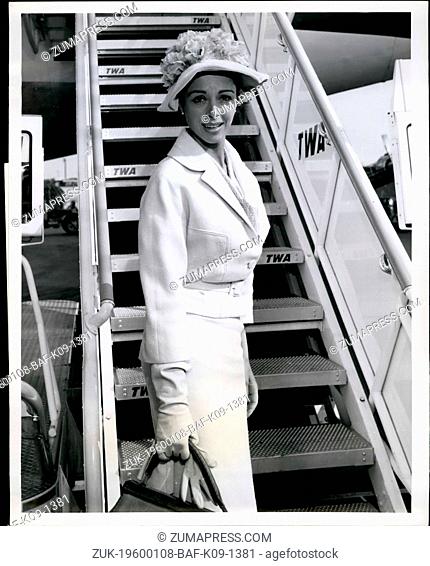 1959 - Lovely movie star, Dana Wynter, pauses for the cameraman before she boards a non-stop TWA Jetliner to return to movie making in Hollywood