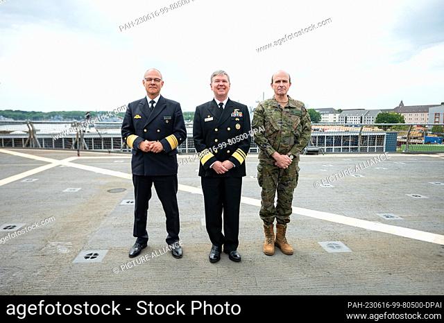 16 June 2023, Schleswig-Holstein, Kiel: Vice Admiral Jan Christian Kaack (l-r), Inspector of the German Navy, Vice Admiral Thomas Ishee, Commander of the U