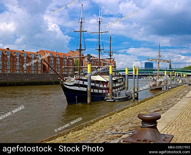 Quay at the Schlachte with Teerhof Bridge, Hanseatic City of Bremen, Germany