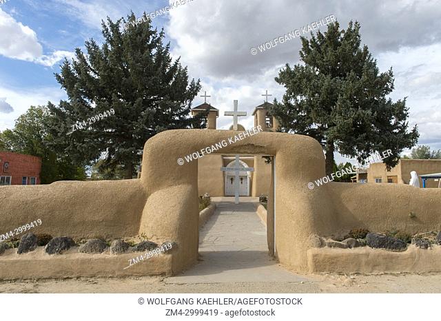 The San Francisco de Assisi Mission Church in Ranchos de Taos, New Mexico, USA, was completed in 1816 is a sculpted Spanish Colonial church with massive adobe...