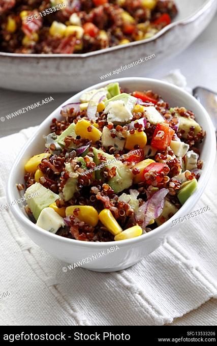 Vegetable salad with quinoa and blue cheese