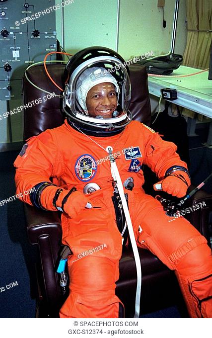 01/22/1998 --- STS-89 Mission Specialist Michael Anderson smiles as he completes the donning of his launch/entry suit in the Operations and Checkout O&C...