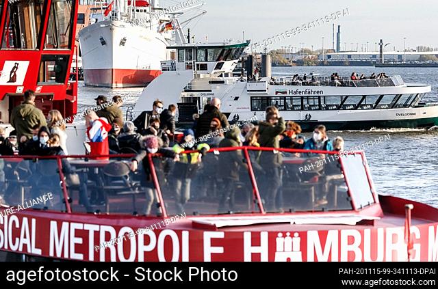 15 November 2020, Hamburg: On Sundays, in sunny and 16 degree warm autumn weather, harbour ferries are fully occupied with excursionists