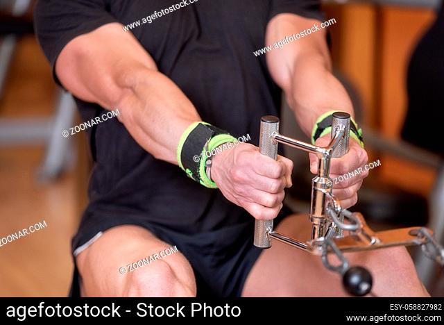 Close up Strong man training in gym dorsal top train