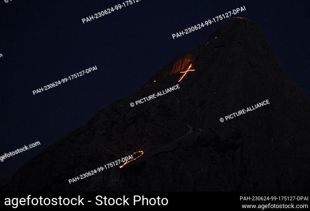 24 June 2023, Austria, Ehrwald: Mountain fires burn at the summer solstice in the Ehrwald basin. Since 2010, the mountain fires of the Tyrolean Zugspitz Arena...