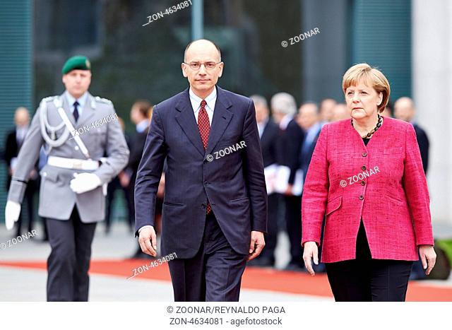 Berlin, 30. April 2013. Begruessung des Ministerpräsident der Italienischen Republik, Enrico Letta, mit militaerischen Ehren durch Bundeskanzlerin Angela Merkel...