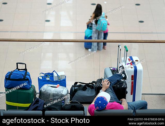 01 July 2022, Hamburg: Air travelers wait to check in at Terminal 1 at Hamburg Airport. With the start of the summer vacations in Schleswig-Holstein