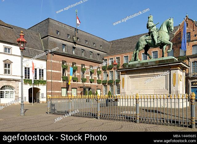 View of the city hall and Jan-Wellem equestrian monument in the old town of Düsseldorf, Düsseldorf, North Rhine-Westphalia, Germany