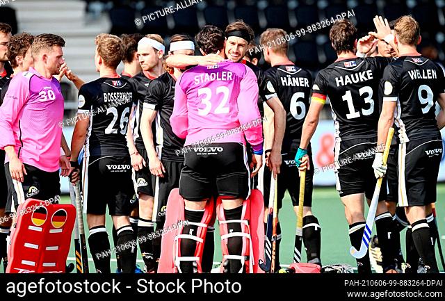 04 June 2021, Netherlands, Amstelveen: Hockey, Men: European Championship, Germany - Wales, Preliminary Round, Group B, Matchday 1: The players of Germany cheer...