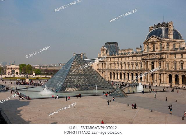 Paris, musée du Louvre, Denon wing, view over the Place de la Pyramide and the pavilion Richelieu, Photo Gilles Targat