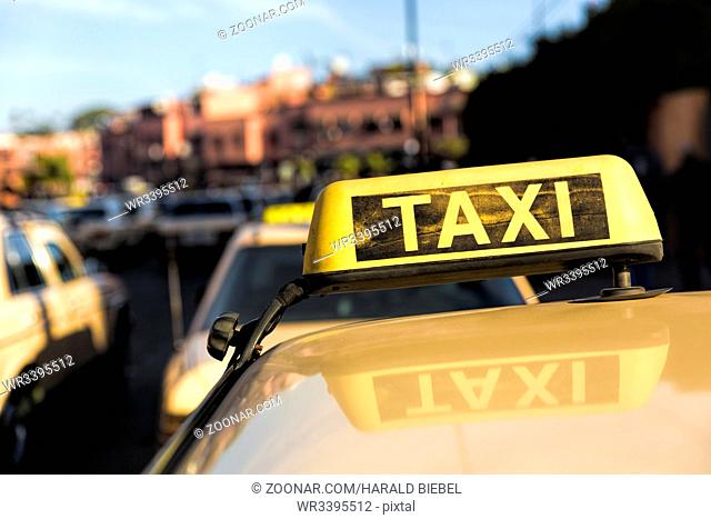 Taxi in einer marokanischen Stadt