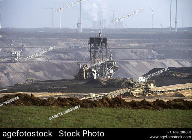 View of the opencast mine, a bucket wheel excavator conveys lignite, in the background a power plant, general, feature, marginal motif