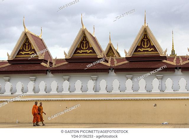 Buddhist monks strolling around the royal palace, Pnom Penh, Kingdon of Cambodia
