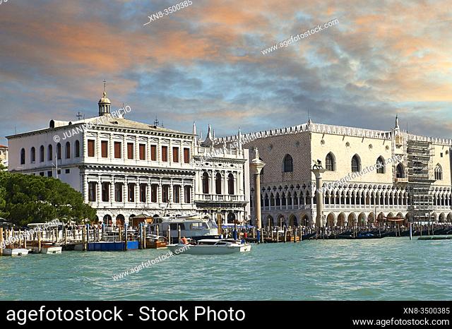 Grand Canal and The Doge's Palace (Palazzo Ducale) St Mark's Square, Venice, Veneto, Italy, Europe