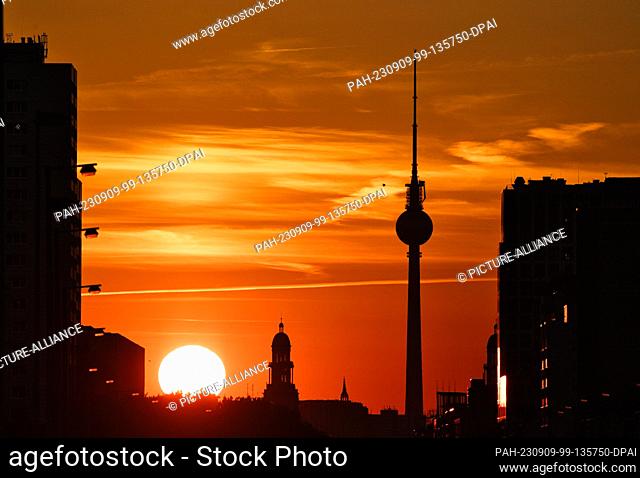 09 September 2023, Berlin: In the light of the setting sun, the TV tower can only be recognized as a silhouette. Photo: Paul Zinken/dpa