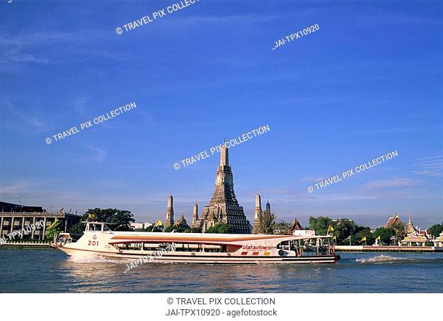 Thailand, Bangkok, River Bus in front of Wat Arun