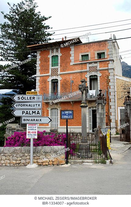 Road junction between Soller and Biniaraix, Biniratx, Mallorca, Majorca, Balearic Islands, Spain, Europe