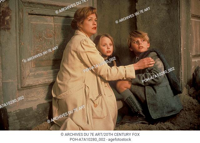 Shining Through Year : 1992 USA / UK Director : David Seltzer Melanie Griffith, Victoria Shalet, Anthony Walters Photo: Keith Hamshere