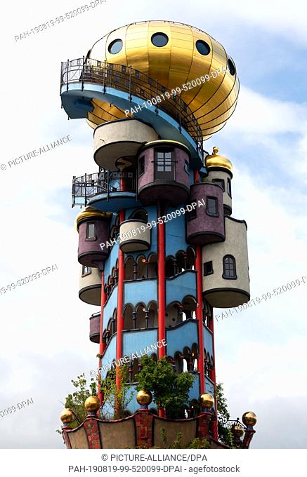 19 August 2019, Bavaria, Abensberg: The 35 meter high Hundertwasser tower on the grounds of the Kuchelbauer brewery. The tower is one of the last projects...