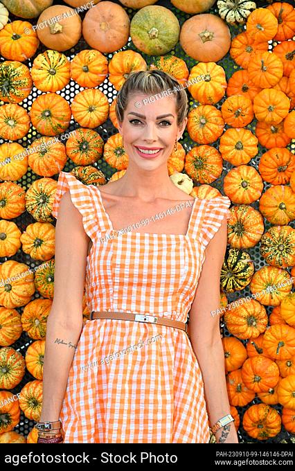 09 September 2023, North Rhine-Westphalia, Hürth: Model and internet star Annika Gassner comes to the big pumpkin festival at Gertrudenhof