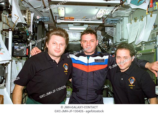 Cosmonauts Yury I. Onufrienko (left), Expedition Four mission commander, Yuri Gidzenko, Soyuz Taxi Commander, and astronaut Daniel W