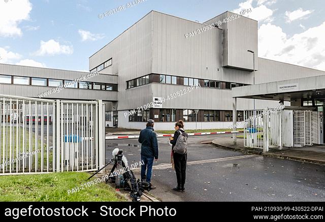 30 September 2021, Schleswig-Holstein, Itzehoe: View of the building in a commercial area where the Itzehoe Regional Court has set up a branch office to hold...