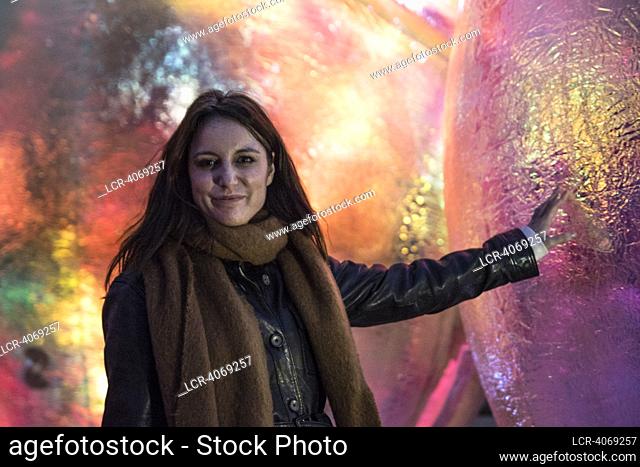 DELEGATE OF CULTURE ANDREA LEVY IN EVANESCENT BY ATALIER SISU AUSTRALIAN ART STUDIO IN LIGHT AND SOUND, LARGE CLUSTERS OF BUBBLES