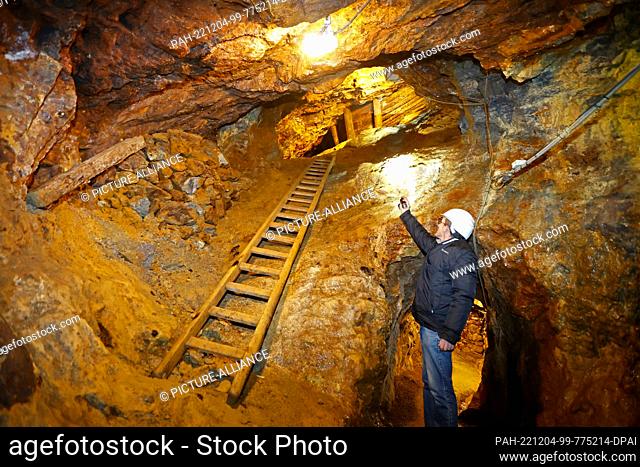 04 December 2022, Saxony-Anhalt, Harzgerode: Marco Runschke, deputy mine manager, stands in a narrow passageway in the Glasebach mine