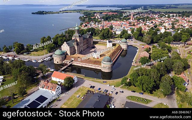 Central Vadstena has a distinctly ancient character with low buildings, dating from the Middle Ages as well as the 18th and 19th centuries