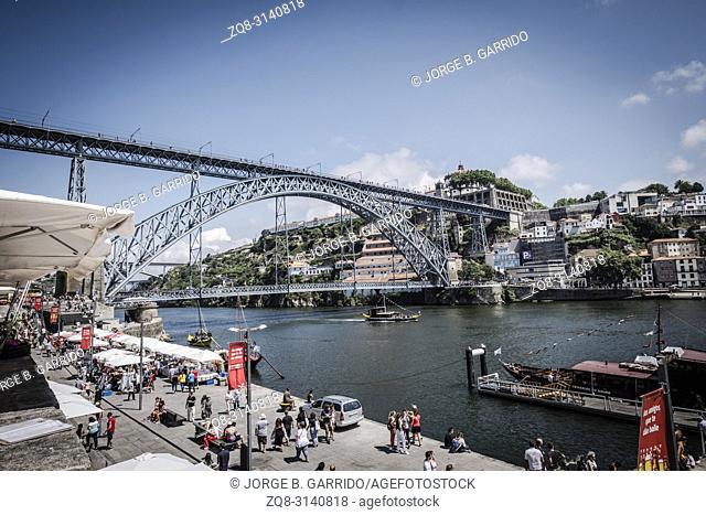Banks of the river Duero and Dom Luis I Bridge, Porto, Portugal