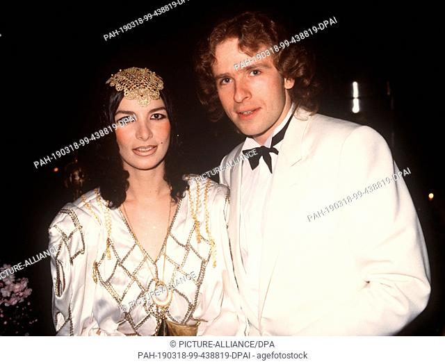 FILED - 30 November 1982, Bavaria, München: Thomas Gottschalk and his wife Thea come to the Bambi award ceremony. (to ""Thomas Gottschalk and his wife Thea have...