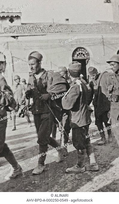 Album Campagna di guerra 1915-1916-1917-1918, tenente Jack Bosio: Austrian and Hungarian prisoners, shot 09/1917