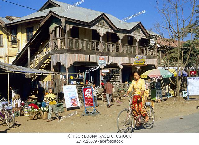 Myanmar, Pyin Oo Lwin, street scene, typical architecture