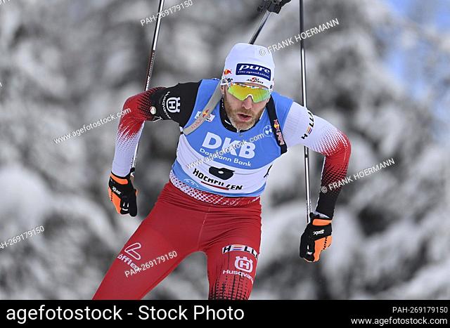 Simon EDER (AUT), action, single image, trimmed single motif, half figure, half figure. IBU Biathlon World Cup in Hochfilzen 10 km sprint of men on December...